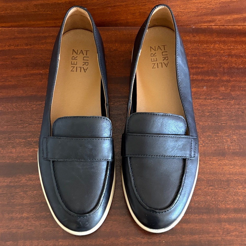 NWOT Naturalizer Women's Black Leather Loafers